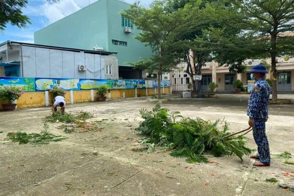Bất ngờ với dòng chữ đáng yêu của chú bộ đội trên bảng lớp học mùa dịch - 2 Bất ngờ với dòng chữ đáng yêu của chú bộ đội trên bảng lớp học mùa dịch - 2