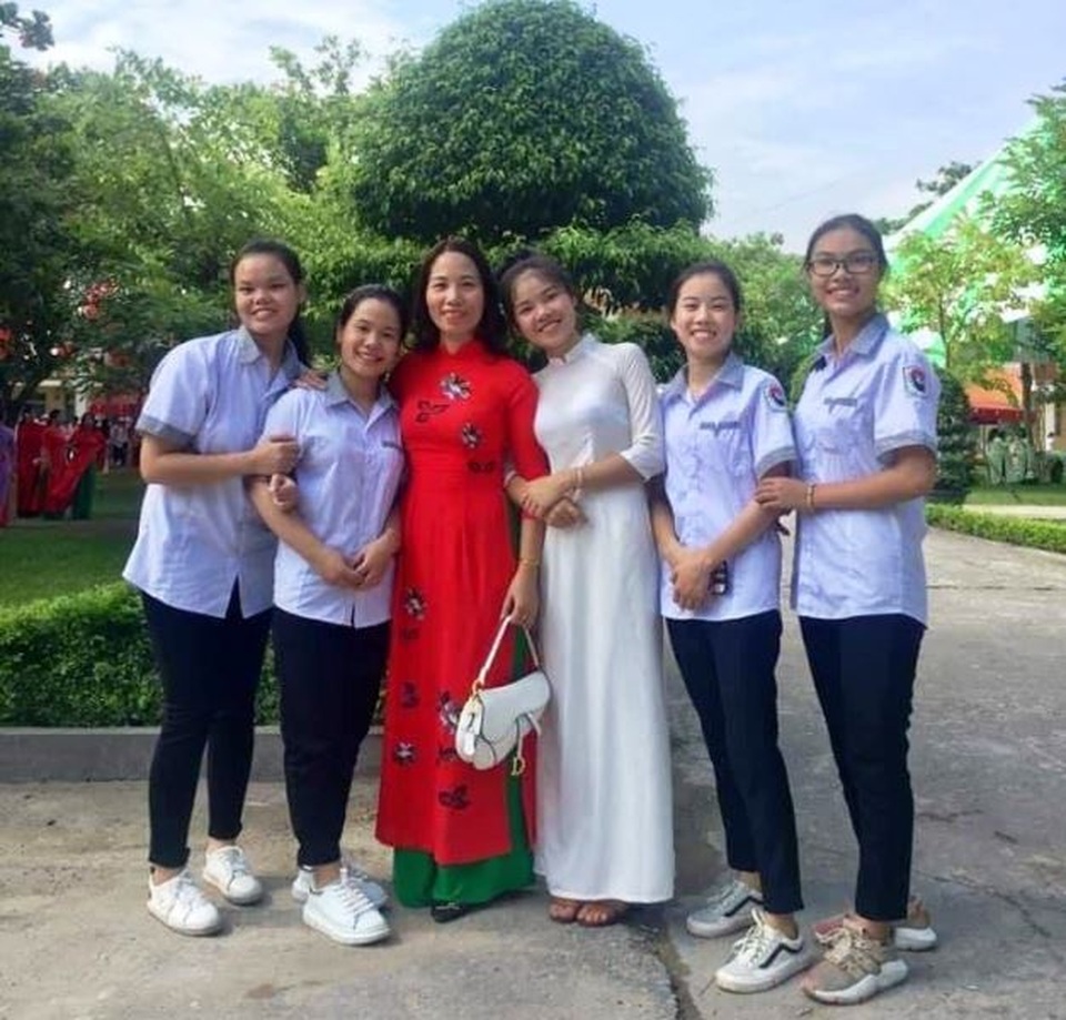 Nữ sinh Nam Định đạt điểm 10 môn Văn tốt nghiệp: Bài thi dài 12 trang giấy - 2 Nữ sinh Nam Định đạt điểm 10 môn Văn tốt nghiệp: Bài thi dài 12 trang giấy - 2