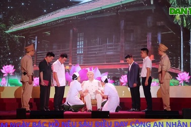 Hình tượng Bác Hồ gây xúc động tại Liên hoan nghệ thuật CAND