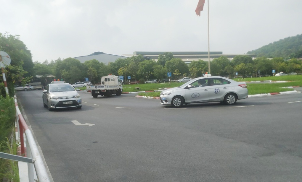 Bi hài chuyện vợ là lái mới, chồng luôn sẵn sàng ứng cứu thần tốc - 2 Bi hài chuyện vợ là lái mới, chồng luôn sẵn sàng ứng cứu thần tốc - 2