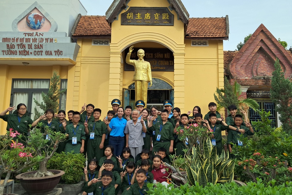 Cựu binh 90 tuổi xây dựng Khu tưởng niệm Chủ tịch Hồ Chí Minh tại gia - 7 Cựu binh 90 tuổi xây dựng Khu tưởng niệm Chủ tịch Hồ Chí Minh tại gia - 7