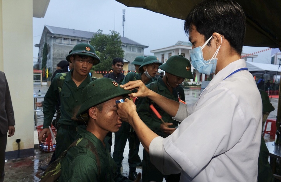 Sáng nay hàng nghìn tân binh lên đường nhập ngũ - 9 Sáng nay hàng nghìn tân binh lên đường nhập ngũ - 9