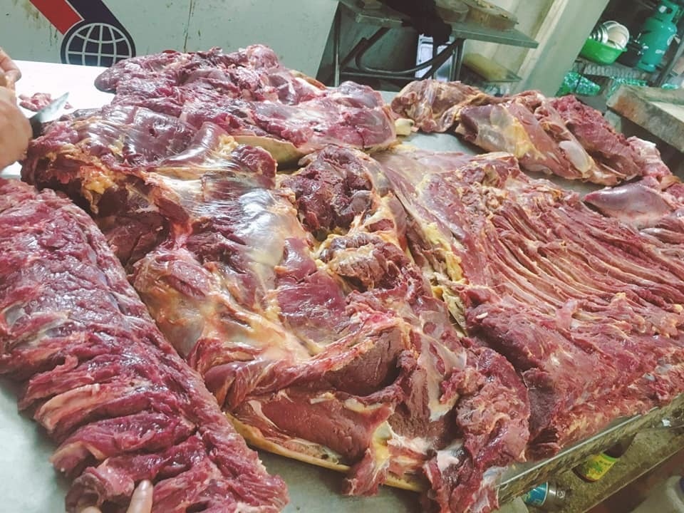 Lo quà Tết sớm, nhà giàu về tận bản mua ngựa bạch nấu cao - 4 Lo quà Tết sớm, nhà giàu về tận bản mua ngựa bạch nấu cao - 4