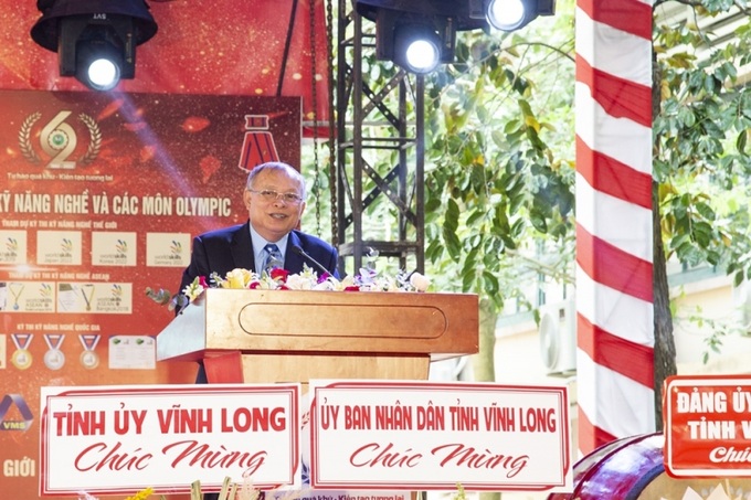 PGS.TS. Cao Hùng Phi Bí thư Đảng ủy, Hiệu trưởng Nhà trường phát biểu tại buổi Lễ.