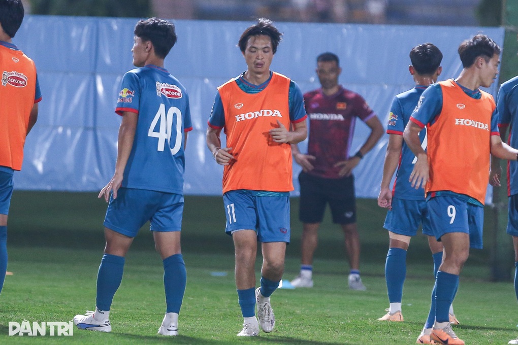 HLV Troussier: Tôi đã nghiên cứu và chuẩn bị phương án đối đầu Trung Quốc - 3 HLV Troussier: Tôi đã nghiên cứu và chuẩn bị phương án đối đầu Trung Quốc - 3