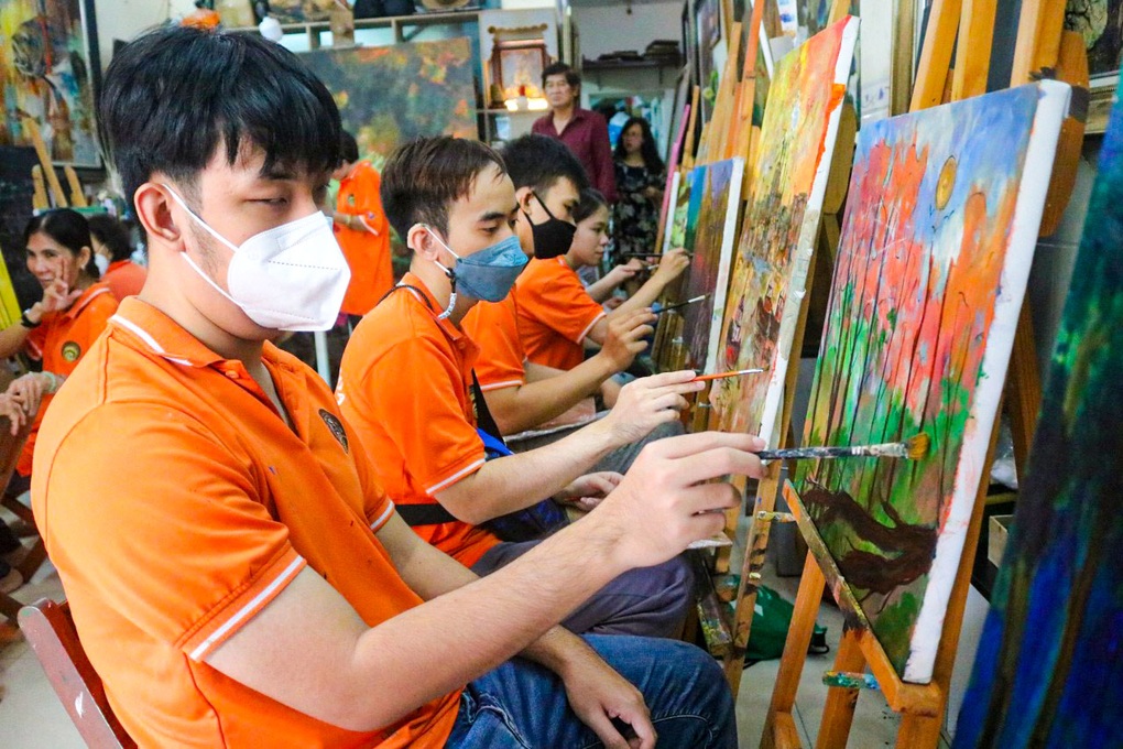 Lớp học vẽ không thanh âm ở TPHCM - 1 Lớp học vẽ không thanh âm ở TPHCM - 1
