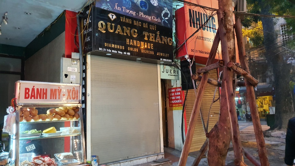 Kỳ lạ: Chủ tiệm vàng đóng cửa ngủ kỹ ngày vía Thần Tài - 3 Kỳ lạ: Chủ tiệm vàng đóng cửa ngủ kỹ ngày vía Thần Tài - 3
