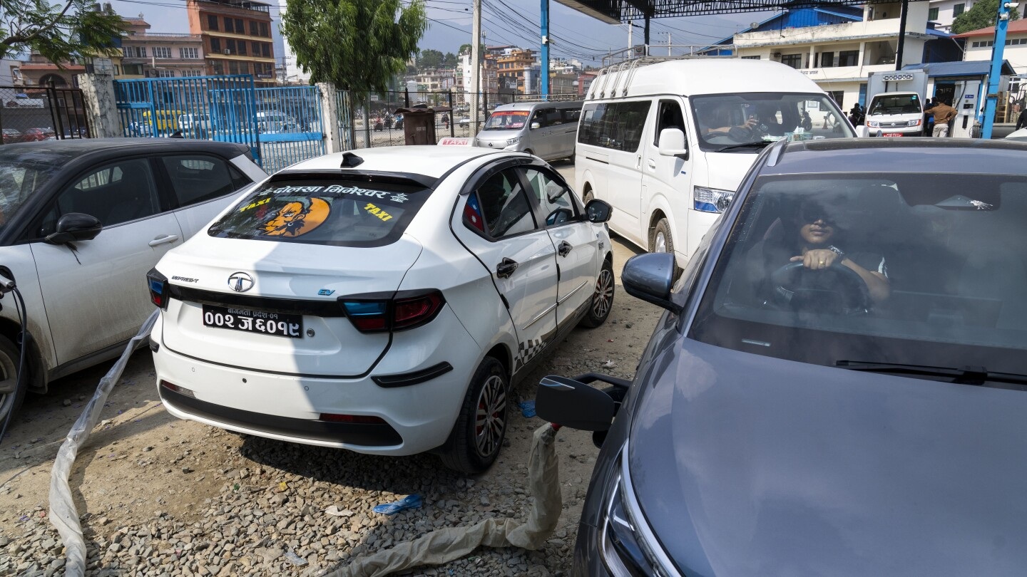 Kỳ tích xe điện trên đỉnh Himalaya: Nepal vượt mặt cả thế giới như thế nào? - 1 Kỳ tích xe điện trên đỉnh Himalaya: Nepal vượt mặt cả thế giới như thế nào? - 1