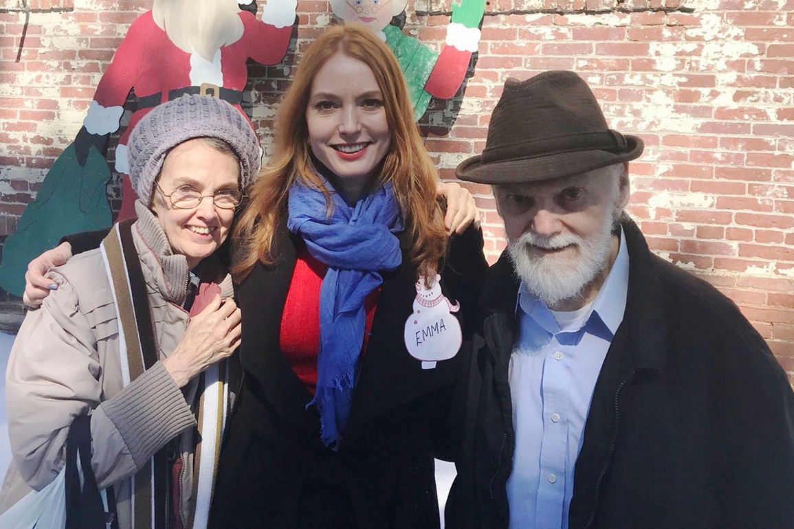 Diễn viên Alicia Witt phát hiện cha mẹ qua đời sau khi nhờ người qua thăm - 1 Diễn viên Alicia Witt phát hiện cha mẹ qua đời sau khi nhờ người qua thăm - 1