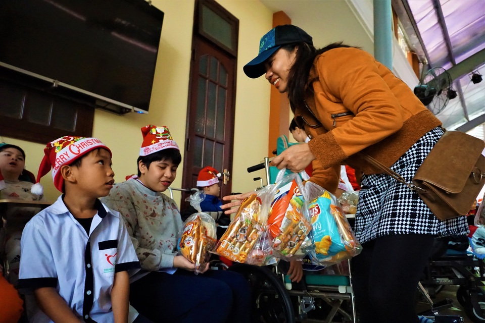 Mang Giáng sinh đến với những đứa trẻ đặc biệt - 4 Mang Giáng sinh đến với những đứa trẻ đặc biệt - 4
