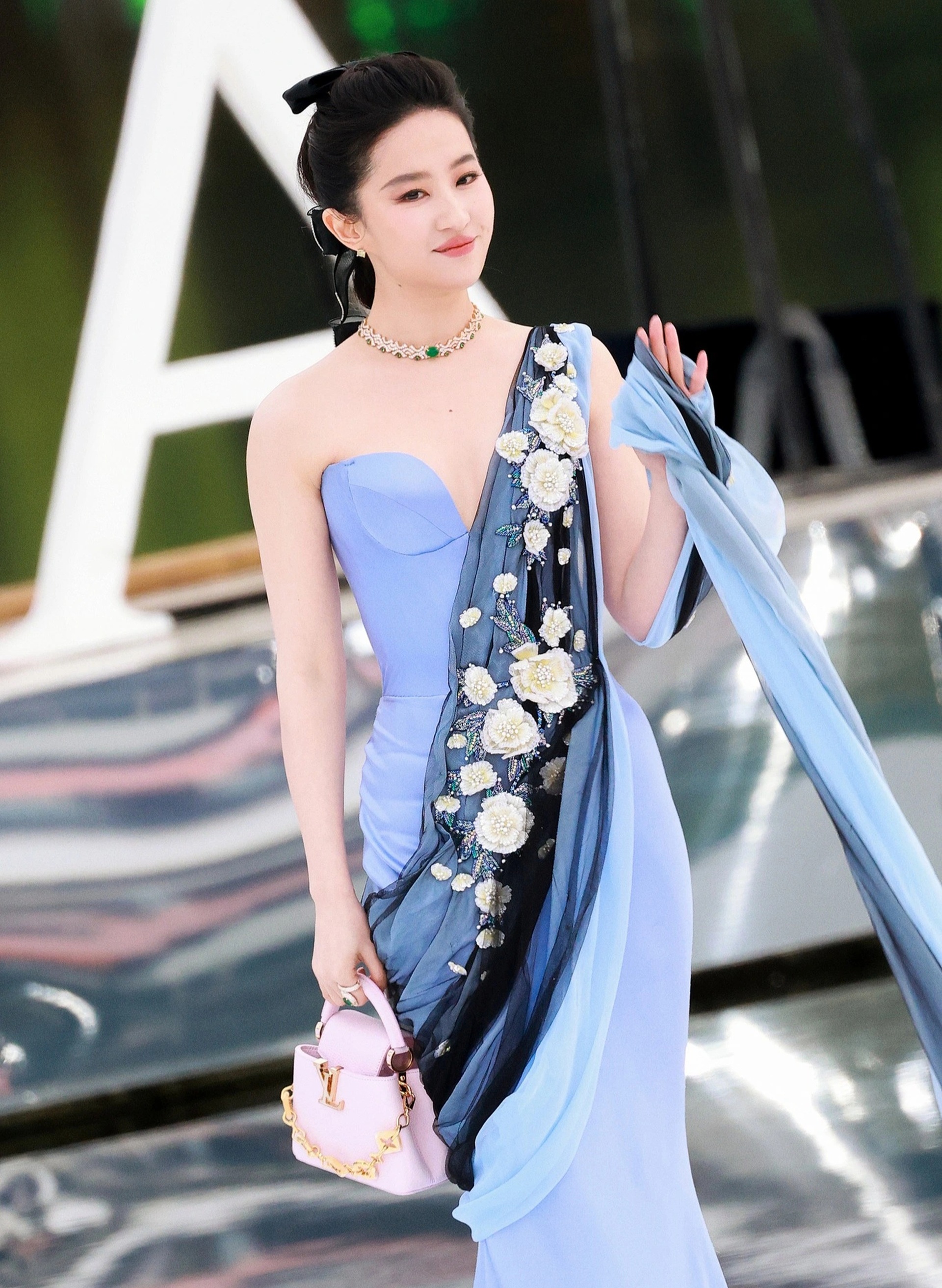 Lưu Diệc Phi ở đỉnh cao nhan sắc, các nghệ sĩ lứa sau thành người hâm mộ - 5 Lưu Diệc Phi ở đỉnh cao nhan sắc, các nghệ sĩ lứa sau thành người hâm mộ - 5