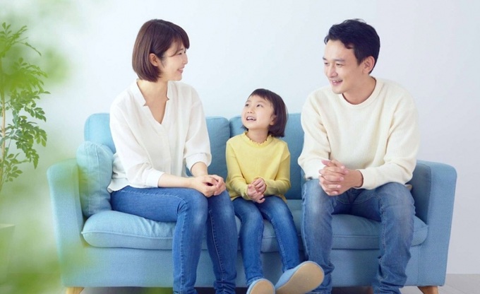 Mối quan hệ gần gũi với cha mẹ sẽ giúp trẻ an tâm hơn khi chia sẻ những khó khăn, vấn đề đang gặp phải.