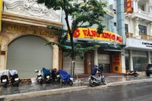 Sau khi cảnh sát kiểm tra, nhiều tiệm vàng ở Thanh Hóa bất ngờ đóng cửa