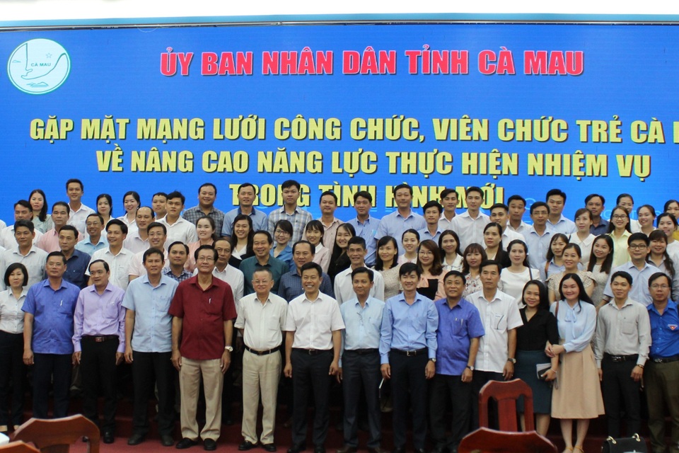 Chủ tịch Cà Mau: Công chức, viên chức trẻ có ý tưởng hay xin cứ nhắn tin - 1 Chủ tịch Cà Mau: Công chức, viên chức trẻ có ý tưởng hay xin cứ nhắn tin - 1