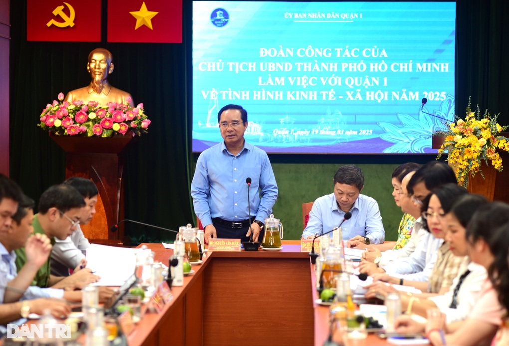 Chủ tịch TPHCM: Kinh tế đêm không phải đến tối kéo bàn nhậu ở lề đường - 1 Chủ tịch TPHCM: Kinh tế đêm không phải đến tối kéo bàn nhậu ở lề đường - 1