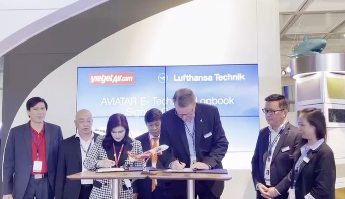 Vietjet và Tập đoàn Lufthansa Technik ký kết hợp tác triển khaiứng dụng Nhật ký kỹ thuật điện tử của AVIATAR (AVIATAR’s Technical Logbook)