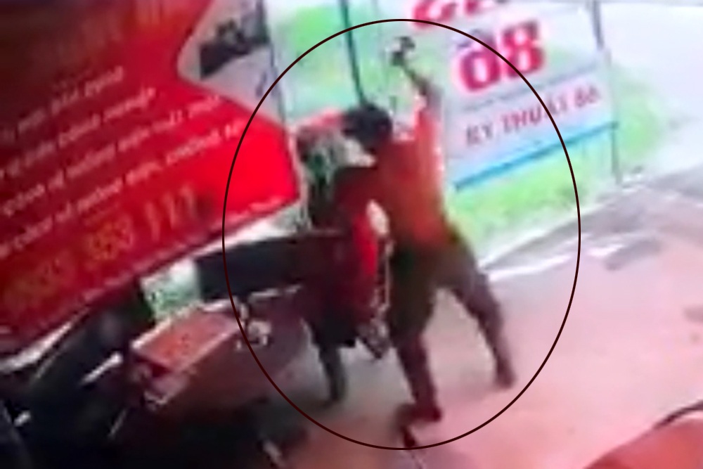 Người nhái lặn tìm hung khí vụ đập 10 nhát búa vào đầu hàng xóm - 2