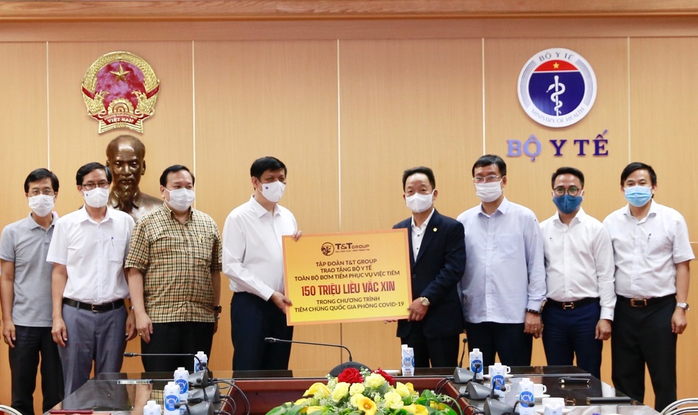 TT Group tài trợ toàn bộ bơm tiêm để tiêm 150 triệu liều vắc xin phòng Covid-19 - 1 TT Group tài trợ toàn bộ bơm tiêm để tiêm 150 triệu liều vắc xin phòng Covid-19 - 1