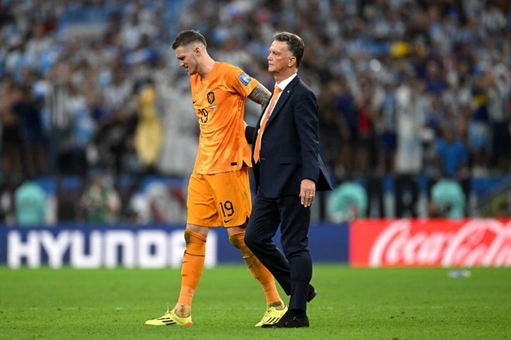 HLV Van Gaal từ chức sau thất bại của đội tuyển Hà Lan - 2 HLV Van Gaal từ chức sau thất bại của đội tuyển Hà Lan - 2