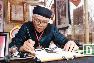 Hà Nội: Các ông đồ khai hội chữ xuân trong hồ Văn