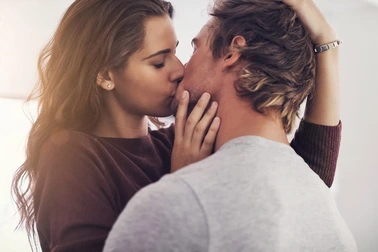 Bí quyết hôn nhân hạnh phúc: 1 tháng xa nhau 5 ngày?