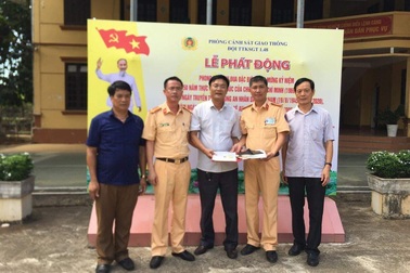 Thiếu tá CSGT trả lại hơn 14 triệu đồng cho người đánh rơi