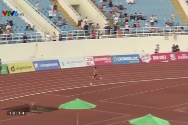 VĐV Timor Leste gây sốt khi cầm cờ Việt Nam để ăn mừng huy chương