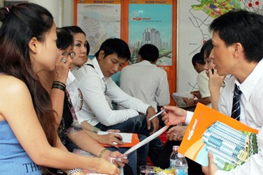 Treo hoa hồng đậm, “cò” đất vẫn dửng dưng