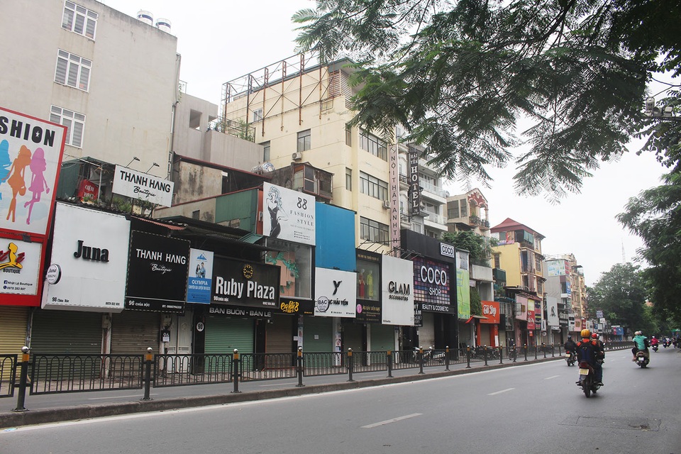 Các ông lớn thời trang ngủ đông trong mùa dịch Covid-19 - 6 Các ông lớn thời trang ngủ đông trong mùa dịch Covid-19 - 6