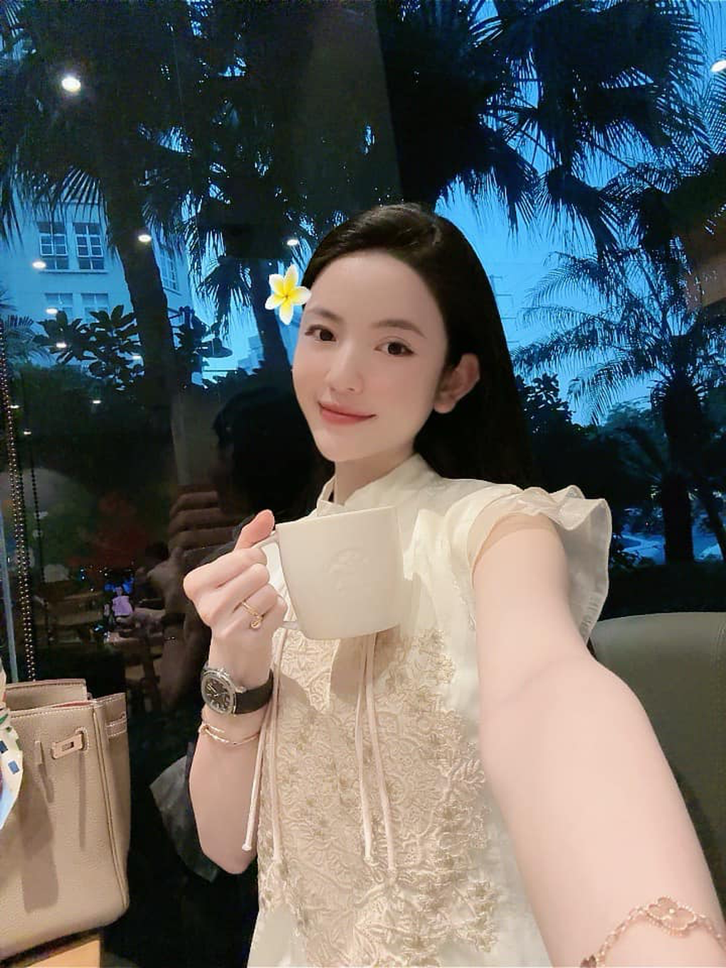 Hot girl xinh đẹp vừa dạm ngõ với cầu thủ Quang Hải là ai? - 2 Hot girl xinh đẹp vừa dạm ngõ với cầu thủ Quang Hải là ai? - 2