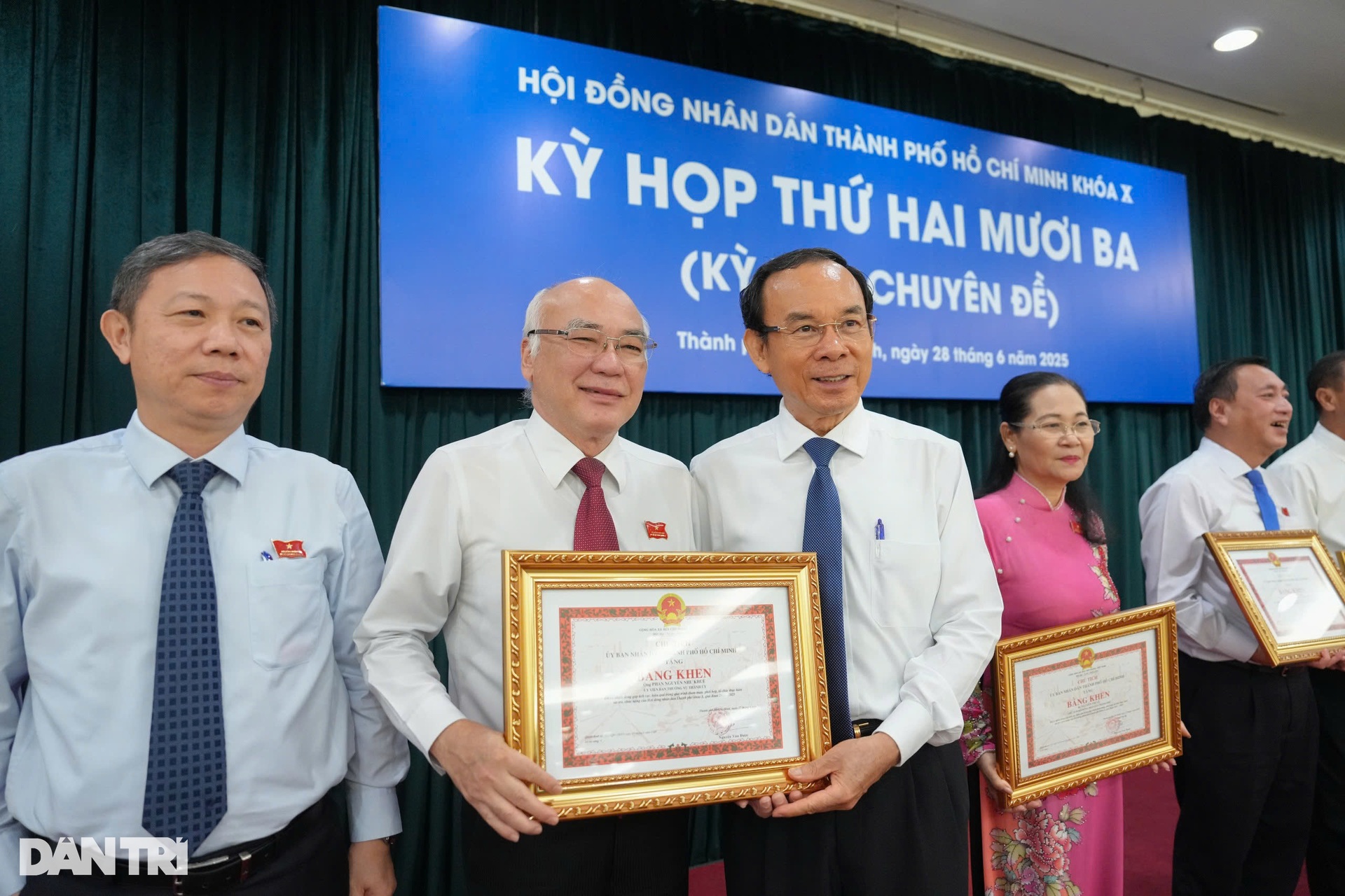 Kỳ họp lịch sử của HĐND TPHCM trước ngày hợp nhất tỉnh, thành - 8 Kỳ họp lịch sử của HĐND TPHCM trước ngày hợp nhất tỉnh, thành - 8