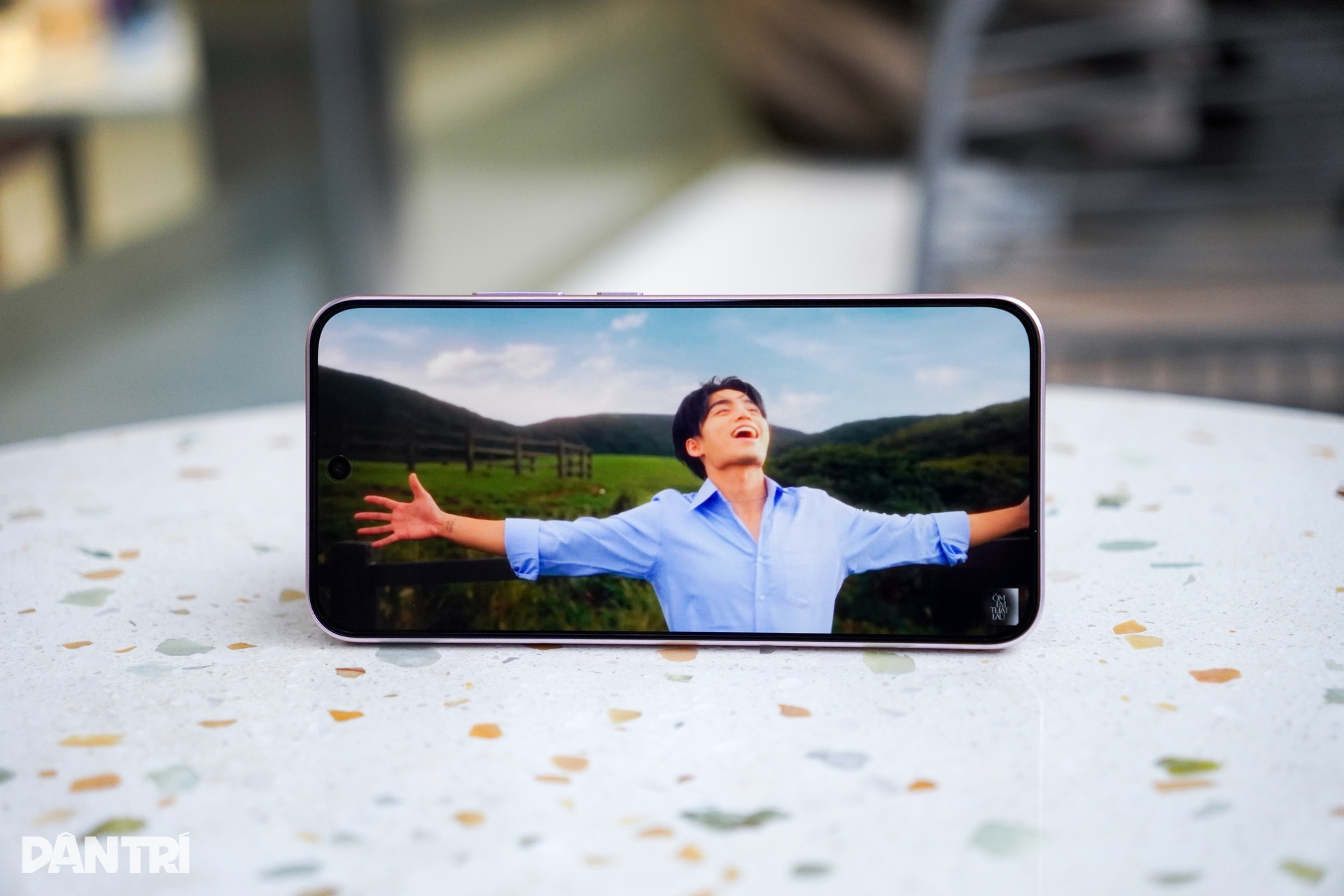 OPPO A6 Pro Test: Schlankes und leichtes Design, starker Akku, eingeschränkte Kamera – 7 Đánh giá OPPO A6 Pro: Thiết kế mỏng nhẹ, pin khỏe, camera còn hạn chế - 7
