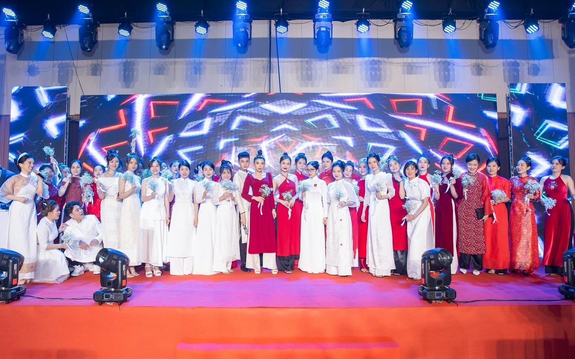 Shynh Group tổ chức tiệc khai xuân với chủ đề tà áo dài truyền thống - 2 Shynh Group tổ chức tiệc khai xuân với chủ đề tà áo dài truyền thống - 2