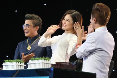 Hương Tràm nổi da gà khi nghe thí sinh hát cải lương