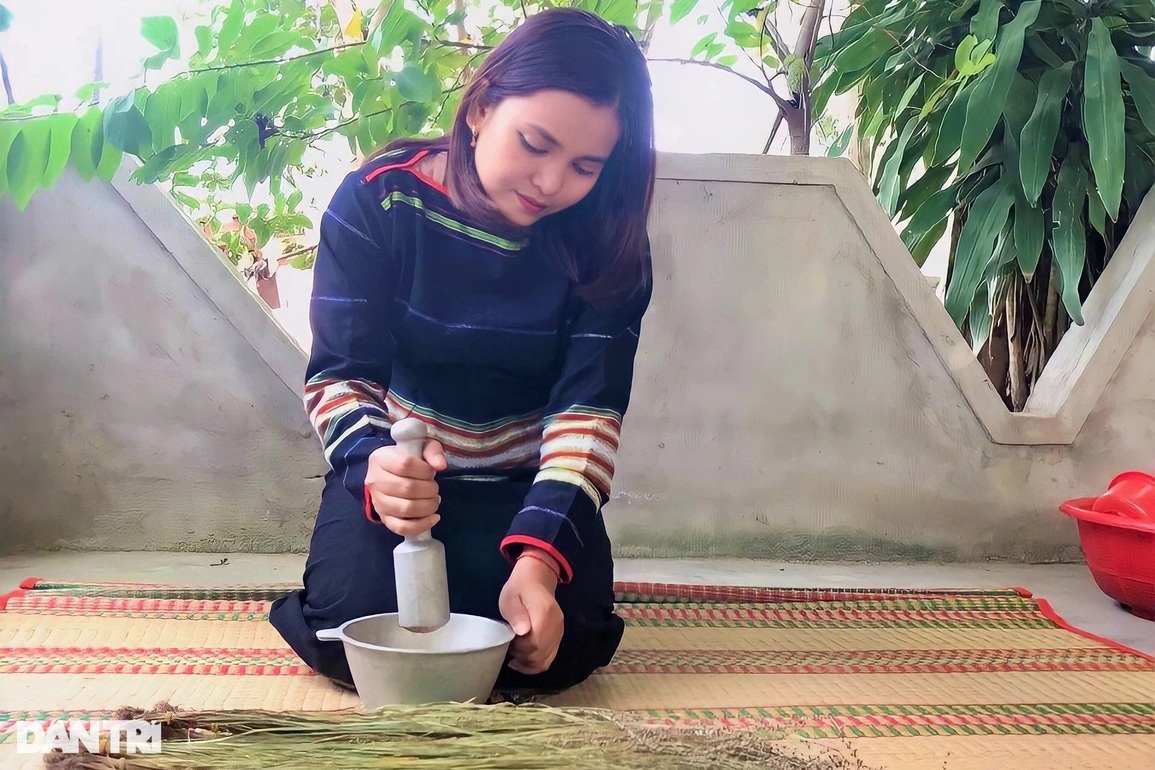Băng rừng tìm loại cỏ thơm, chế biến thành món đặc sản kiếm lãi tiền triệu - 3 Băng rừng tìm loại cỏ thơm, chế biến thành món đặc sản kiếm lãi tiền triệu - 3