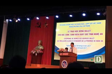 Trao học bổng cho 146 học sinh, sinh viên xuất sắc tỉnh Nghệ An