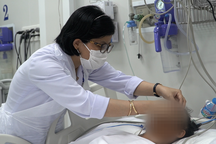 Hái nấm xào ăn: Chồng tử vong, vợ con nguy kịch phải cấp cứu ở TPHCM