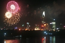 TPHCM: Rộn ràng đêm pháo hoa mừng ngày Thống nhất