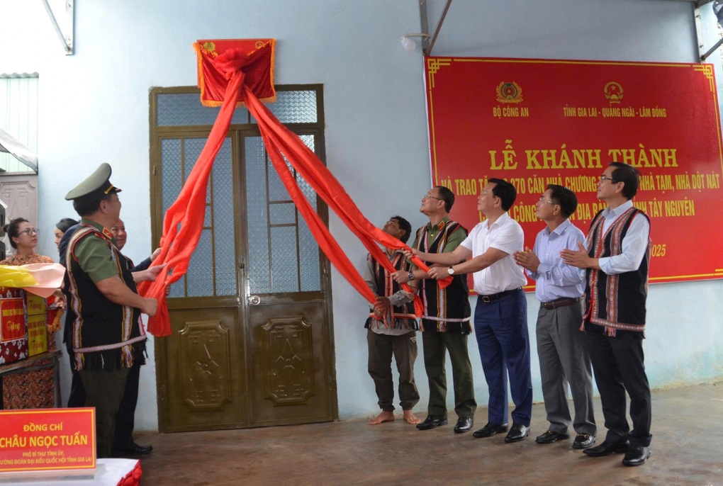 Bộ Công an xây gần 6.400 căn nhà tặng người dân khu vực Tây Nguyên - 1 Bộ Công an xây gần 6.400 căn nhà tặng người dân khu vực Tây Nguyên - 1