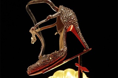 Triển lãm ấn tượng của “vua giày” Christian Louboutin 