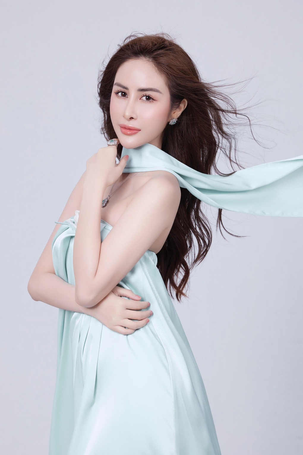 Phan Ngọc Hân xây nhà cho bố mẹ, hé lộ cuộc sống sau biến cố - 1 Phan Ngọc Hân xây nhà cho bố mẹ, hé lộ cuộc sống sau biến cố - 1