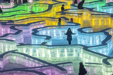 Ngợp mắt với lễ hội băng đăng hoành tráng nhất thế giới