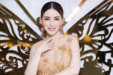 Tỷ phú chuyển giới của Hoa hậu Hoàn vũ bị chỉ trích bạc tình