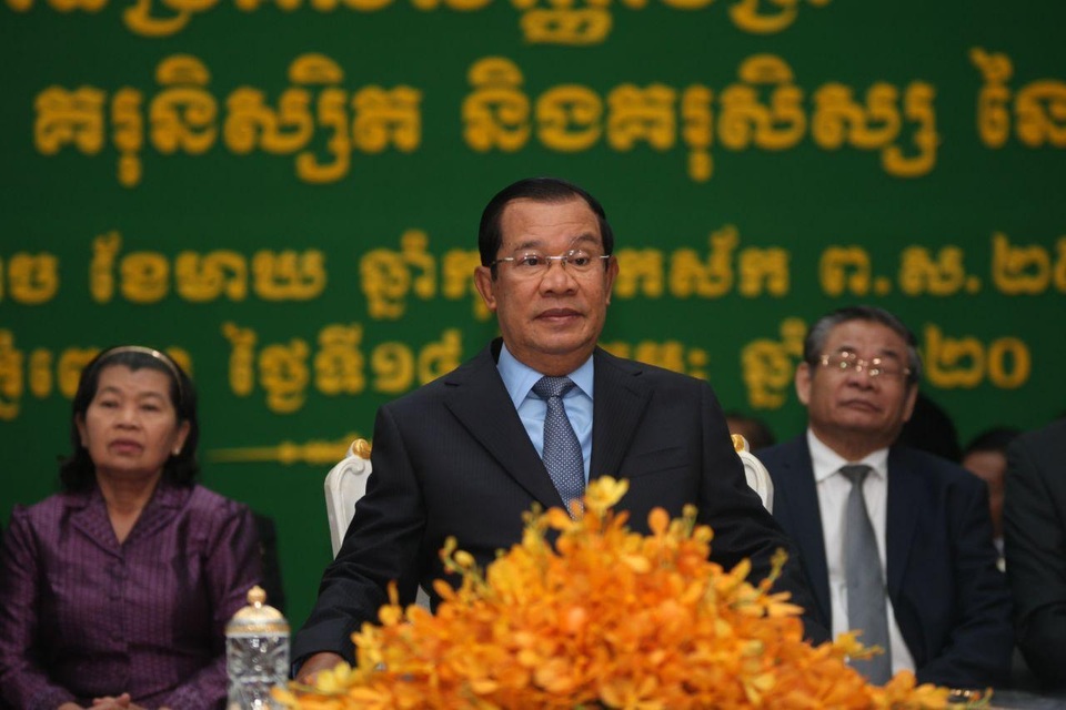 Ông Hun Sen lên tiếng vụ khách trên tàu cập bến Campuchia nhiễm corona - 1 Ông Hun Sen lên tiếng vụ khách trên tàu cập bến Campuchia nhiễm corona - 1