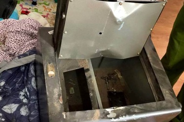 Đi chơi lễ, nhà bị trộm phá bung két sắt, lấy gần 400 triệu đồng