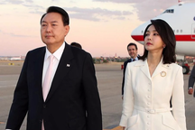 Sức hút của đệ nhất phu nhân Hàn Quốc gây sốt mạng vì phong cách độc đáo