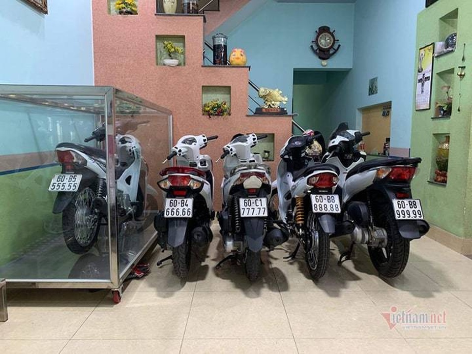 Đại gia Việt trưng xe trong tủ kính gây sốt - 5 Đại gia Việt trưng xe trong tủ kính gây sốt - 5