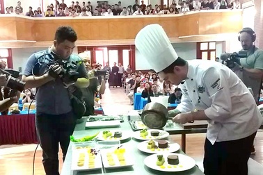 Hào hứng với màn trình diễn nghề của bạn trẻ Australia - Việt Nam