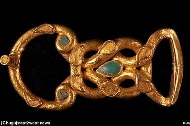 Tìm thấy hàng trăm trang sức bằng vàng trong ngôi mộ của công chúa thời cổ đại