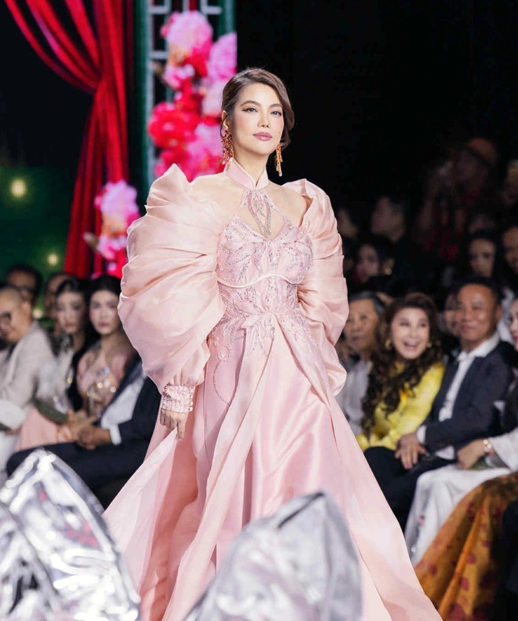 Cuộc sống Trương Ngọc Ánh trước khi bị bắt: Vẫn dự tiệc, gặp gỡ bạn bè - 3 Cuộc sống Trương Ngọc Ánh trước khi bị bắt: Vẫn dự tiệc, gặp gỡ bạn bè - 3